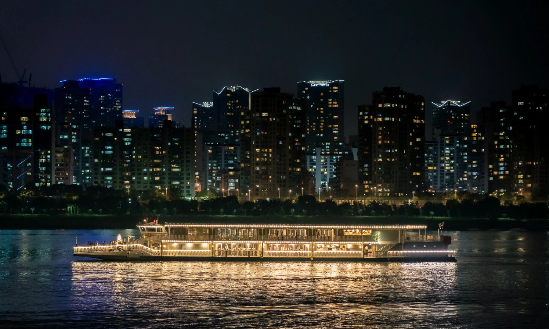 A 40-minute Han River cruise is not a 40-minute plan — choose the job you want the boat to do before you choose the sailing