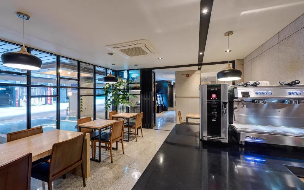 Indoor common and dining space at Delight Hotel Jamsil