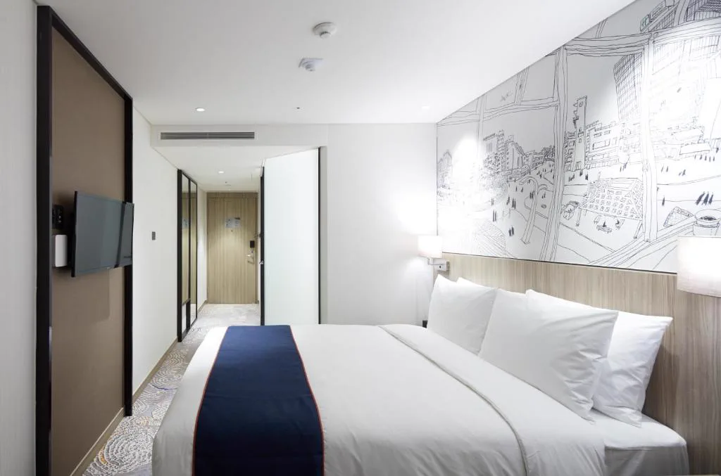 Interior of a room at Holiday Inn Express Seoul Hongdae