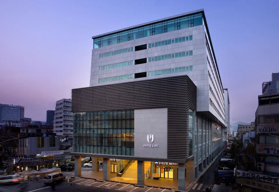 Hotel PJ Myeongdong: When you do not want to split your luggage just to stay together