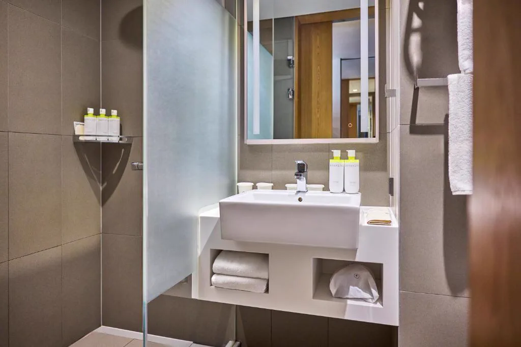 Seoul with kids for 4 days: one hotel or two bases?