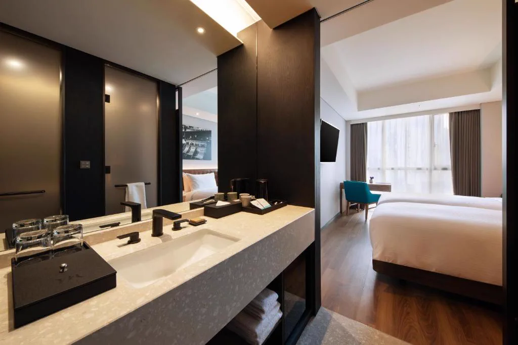 Seoul Olympic Park Route Decision: Baekje Fortress, Sculpture Park, Green Walk or Event-Day Base?