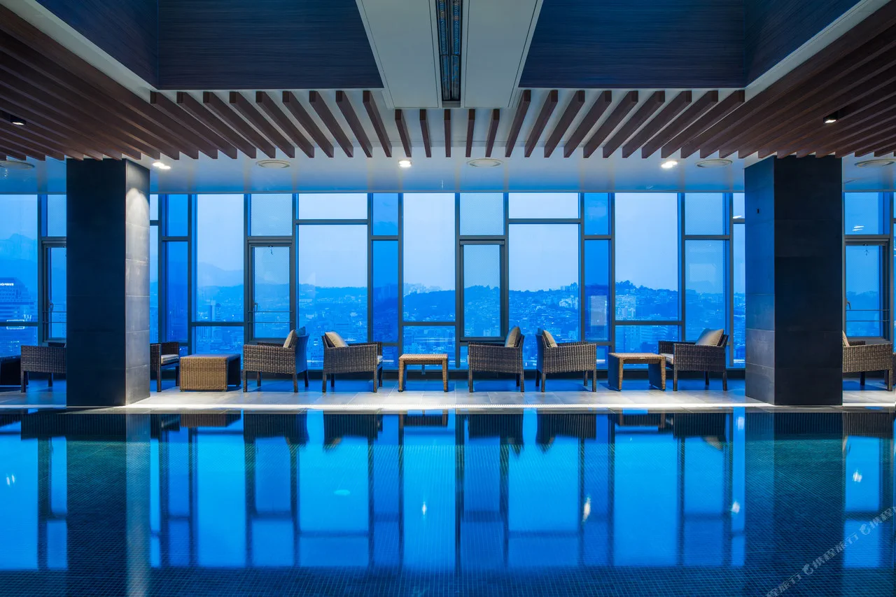 Indoor swimming pool at Novotel Ambassador Seoul Dongdaemun
