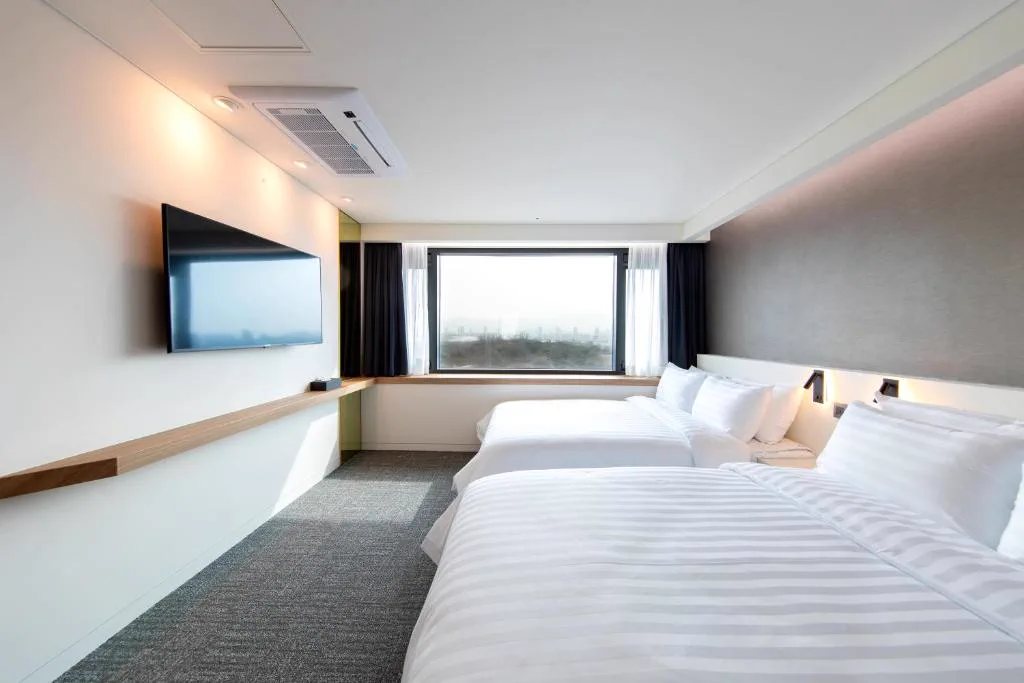 Another guest-room configuration at Seoul Olympic Parktel