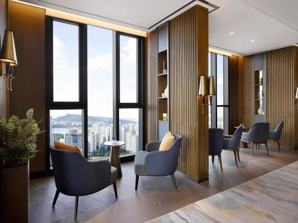 Public lounge space inside Sofitel Ambassador Seoul