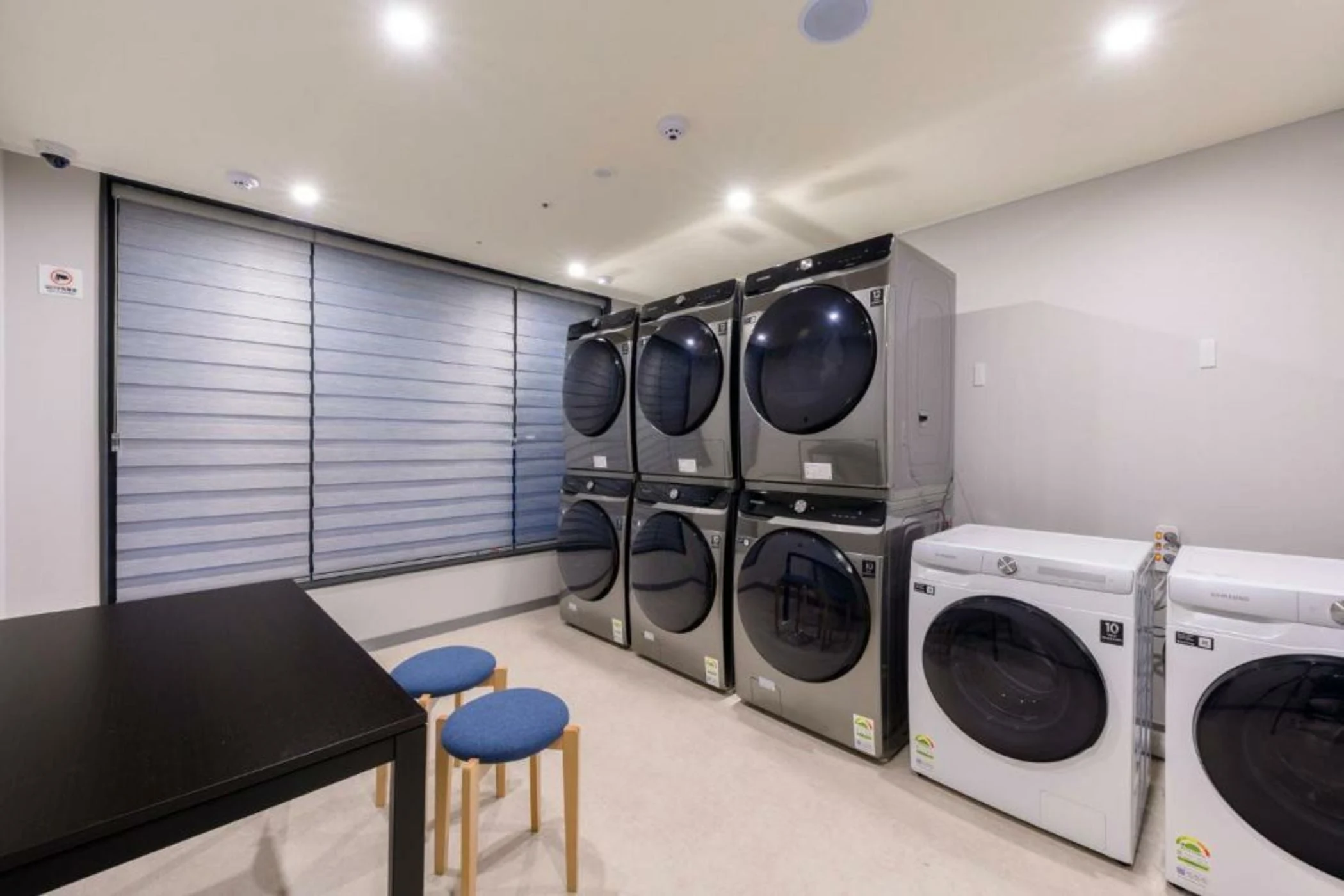 Put breakfast, queues, dinner and late-night food on one map before you choose a Seoul hotel