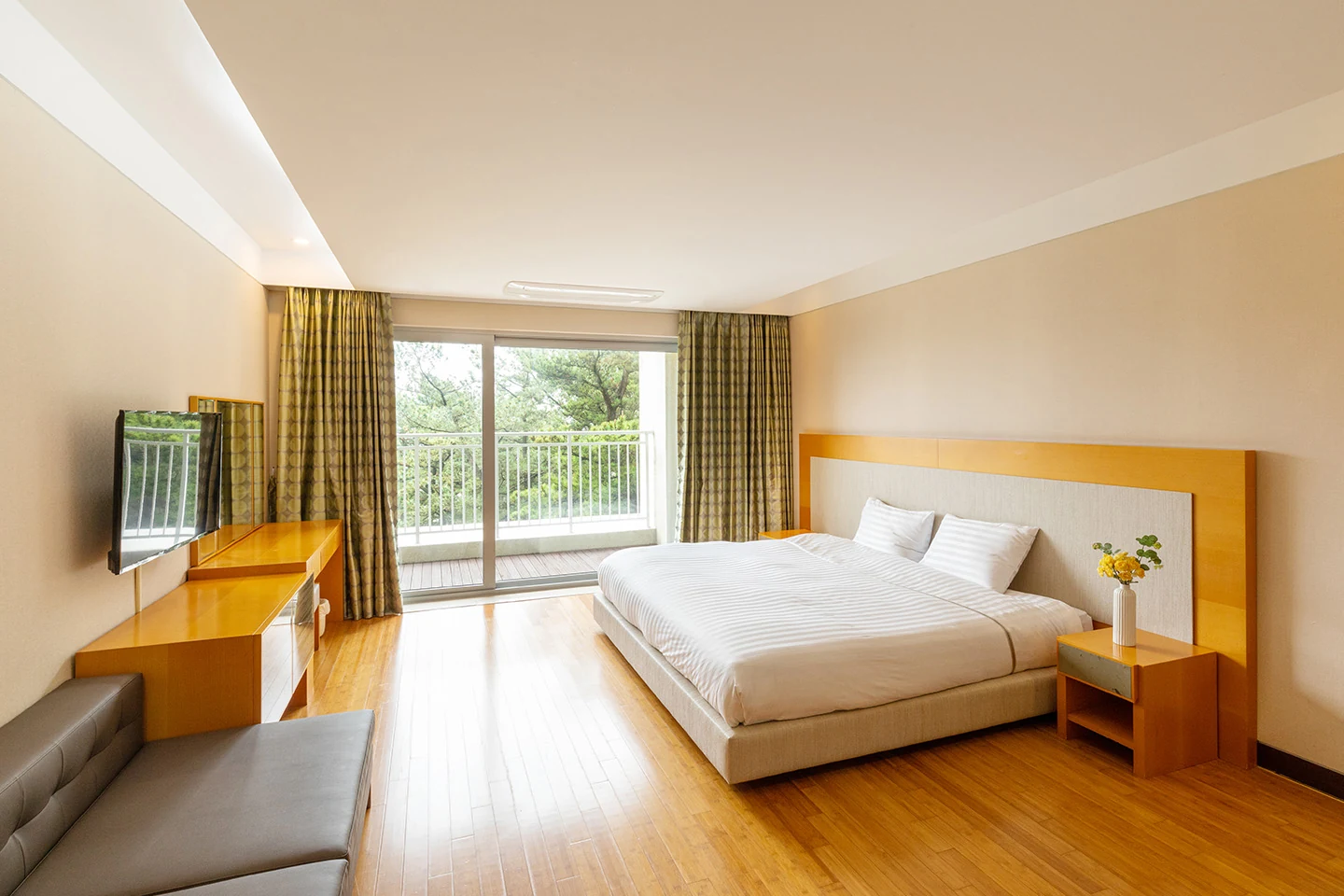 Real Korea travel scene related to Sono Calm Jeju: the same Family Room can hide three different booking switches 2