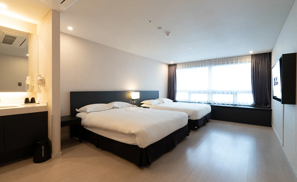 Official Best Western Jeju Deluxe Family Twin room with two double beds