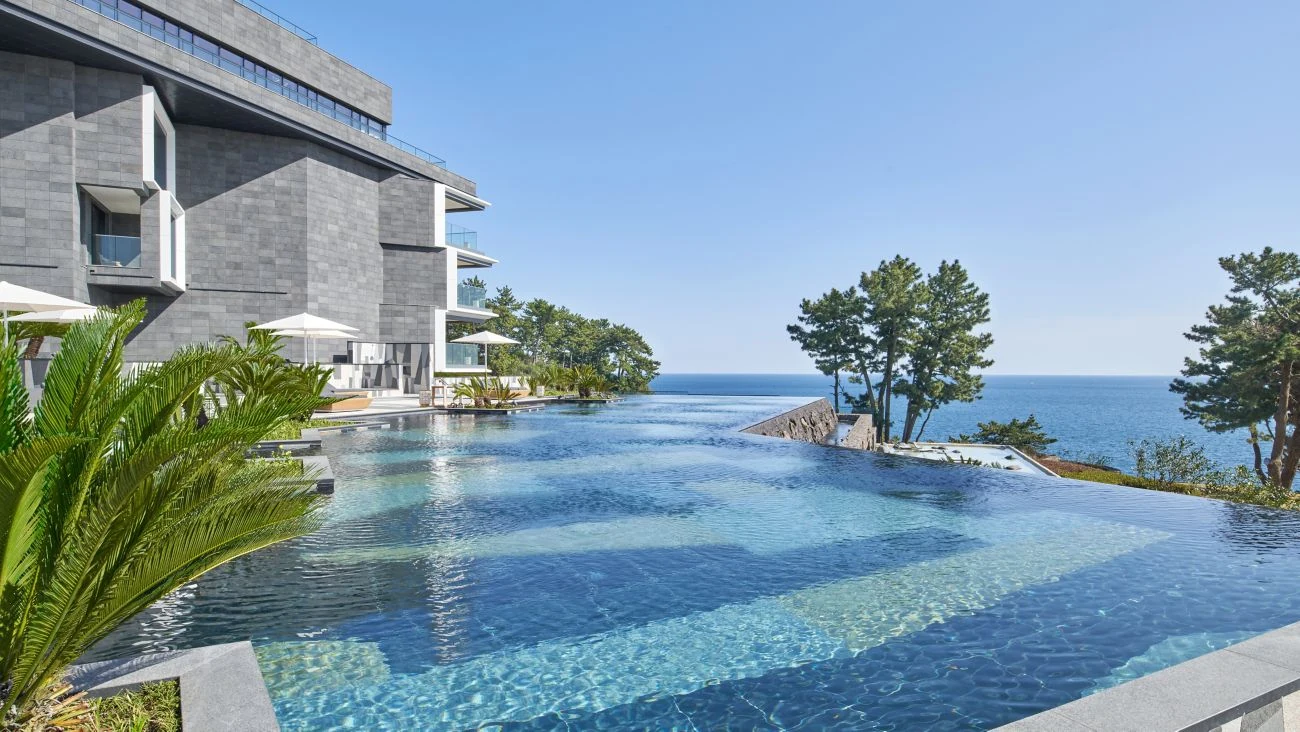 JW Marriott Jeju RE FRESH outdoor infinity pool