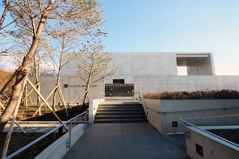 Entrance and exposed-concrete exterior of Bonte Museum Jeju