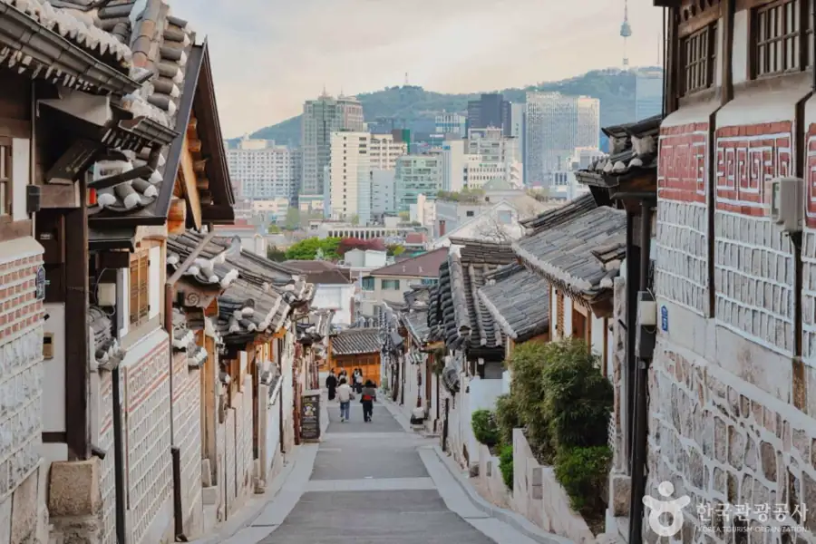 Is Bukchon Hanok Village Worth Visiting? Understand the Red Zone Before You Walk
