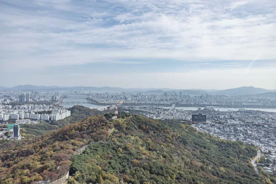 Early Arrival in Seoul: Plan Luggage and Your First Hotel Before Sightseeing