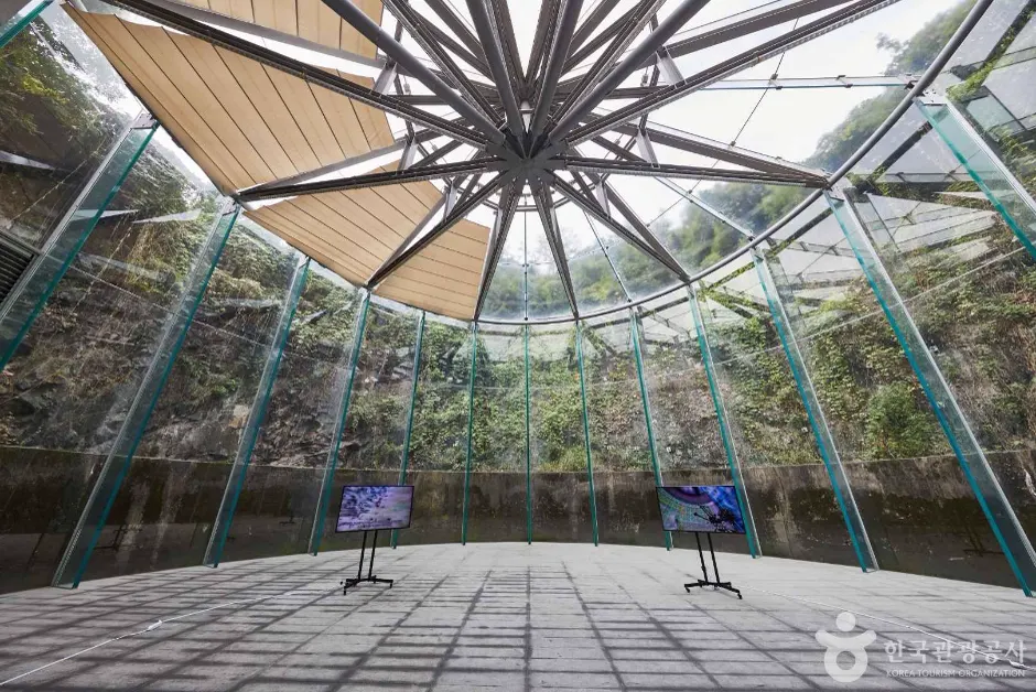 Seoul Gilsangsa Temple Route Decision: Quiet Courtyard, Seongbuk-dong Culture or a Temple-Stay Experience?