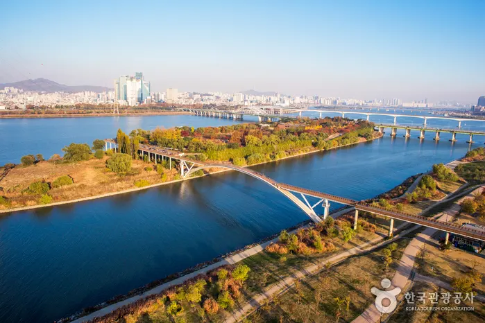 Seoul Concert Trip: One Hotel or Move to Jamsil for Show Night?