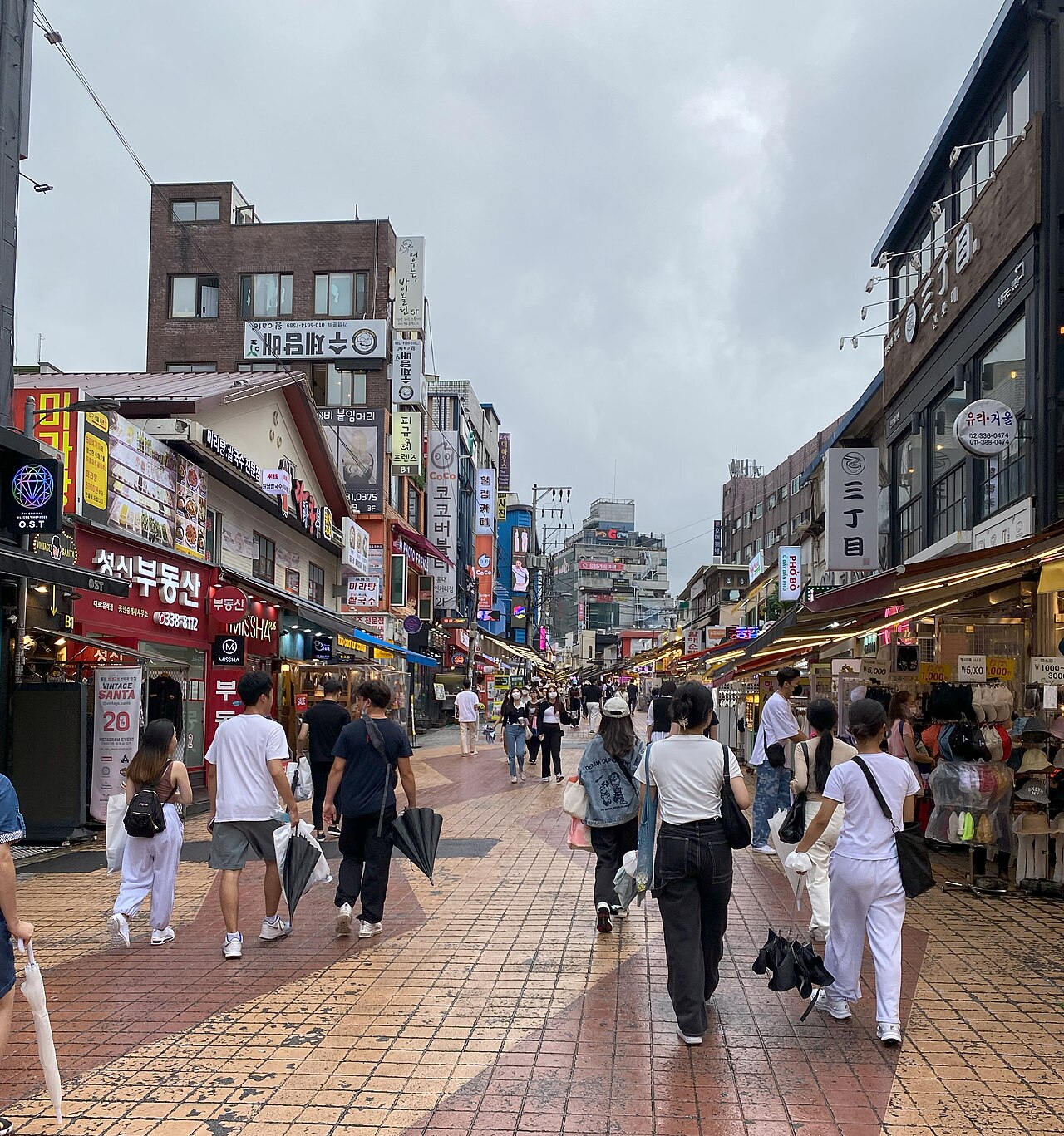 首爾弘大街道路口