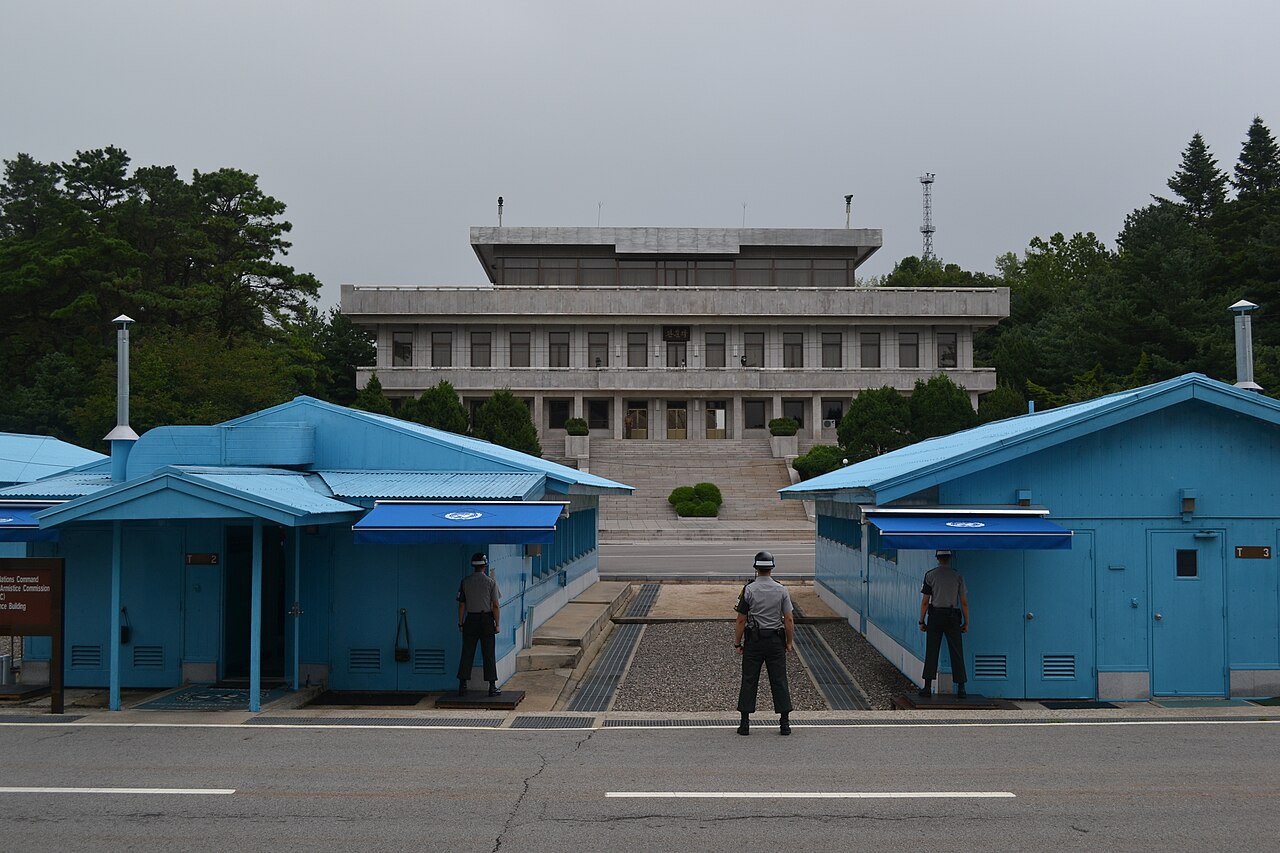 由韓國一側觀看 DMZ 景觀